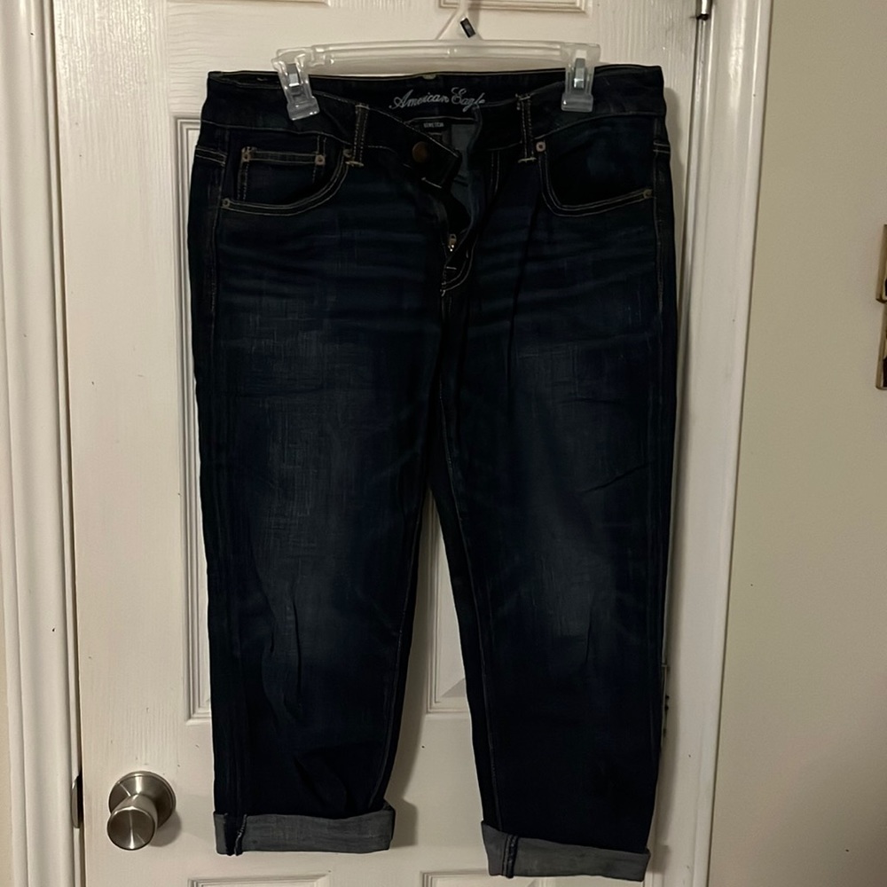 American Eagle capris. Like new barely worn. Size 8 “boy fit”